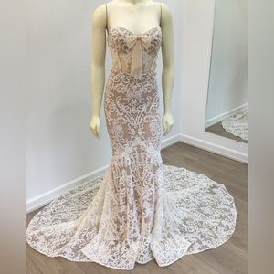 BERTA PRIVEE SAMPLE SALE!! 21-P108 Wedding Dress